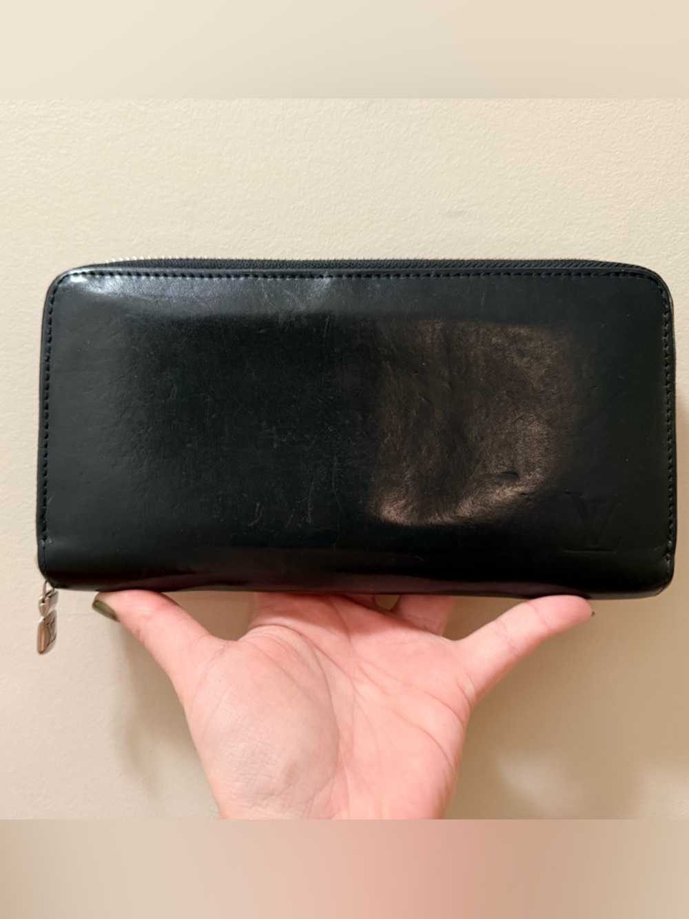 Authentic Louis Vuitton - Black Leather Zippy Wallet